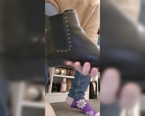 Miss B aka missb52s OnlyFans - 02-18-2021 - Good morning cunts, lovely little boots for you to clean this morning