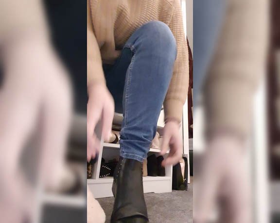 Miss B aka missb52s OnlyFans - 02-18-2021 - Good morning cunts, lovely little boots for you to clean this morning