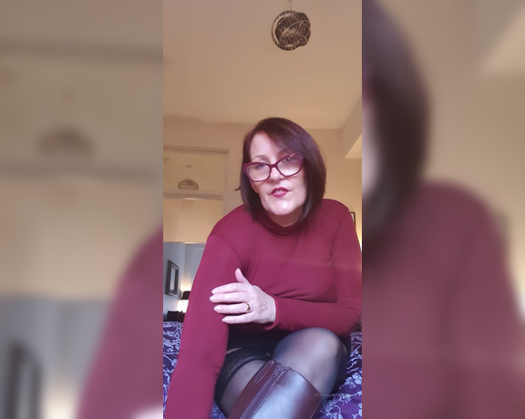 Miss B aka missb52s OnlyFans - 11-20-2020 - A quick video call to you at work darling