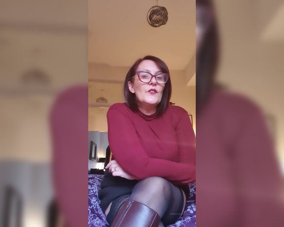 Miss B aka missb52s OnlyFans - 11-20-2020 - A quick video call to you at work darling