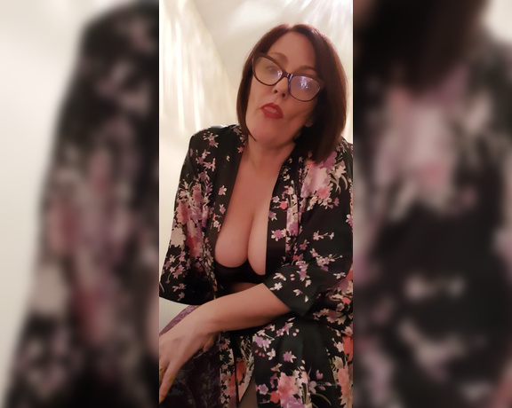 Miss B aka missb52s OnlyFans - 11-16-2020 - My fabulous big arse, Not for little beta mutts