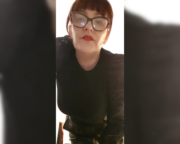 Miss B aka missb52s OnlyFans - 11-20-2021 - Lets talk about me and my outfit