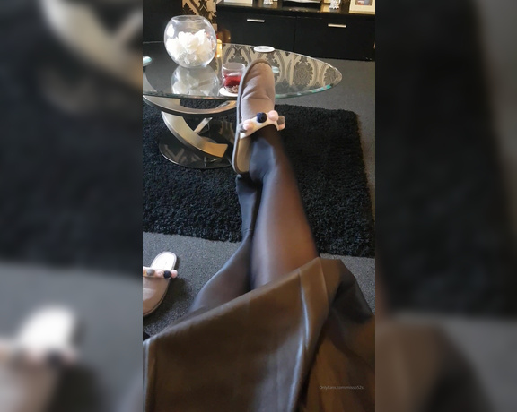 Miss B aka missb52s OnlyFans - 12-17-2019 - Nylons and slippers