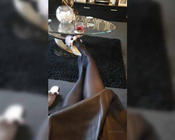 Miss B aka missb52s OnlyFans - 12-17-2019 - Nylons and slippers