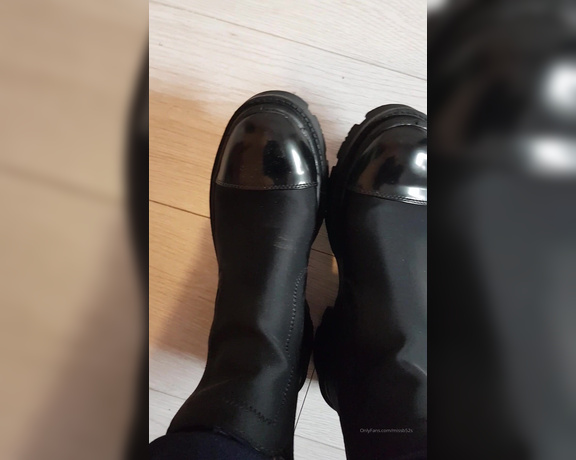 Miss B aka missb52s OnlyFans - 11-25-2019 - Boot worship for the boys