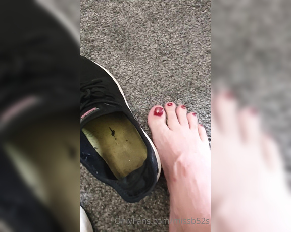 Miss B aka missb52s OnlyFans - 06-09-2021 - Tiny men get broken under my sweaty feet