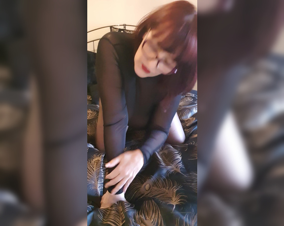 Miss B aka missb52s OnlyFans - 02-27-2022 - Worship me in all my nylon