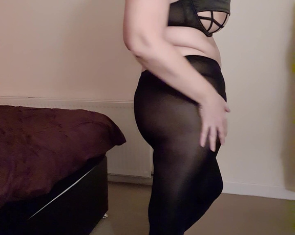 Miss B aka missb52s OnlyFans - 11-15-2020 - Time to worship my sweaty tights