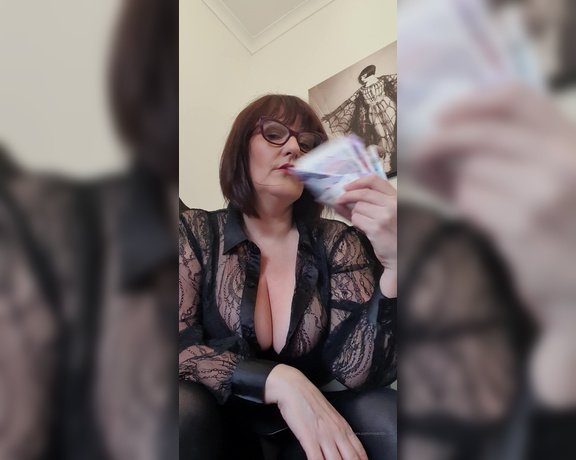 Miss B aka missb52s OnlyFans - 05-07-2021 - Happy friday you arseholes