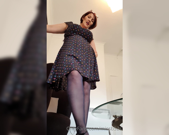 Miss B aka missb52s OnlyFans - 08-10-2020 - Going to catch me a tiny man