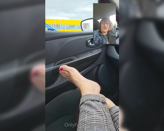 Miss B aka missb52s OnlyFans - 05-30-2022 - Worshiping my feet in my car in the middle of the car park