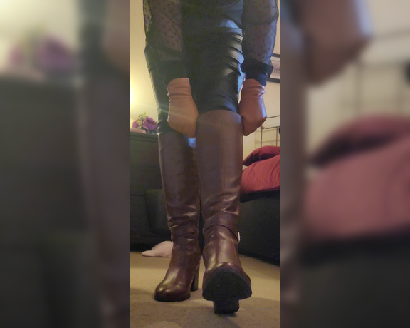 Miss B aka missb52s OnlyFans - 12-30-2022 - Tan boots Tan gloves Worship them