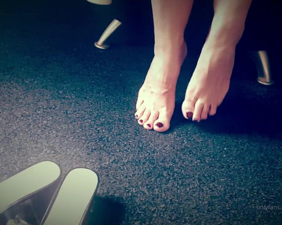 Miss B aka missb52s OnlyFans - 04-19-2019 - Creaming my feet for sandles