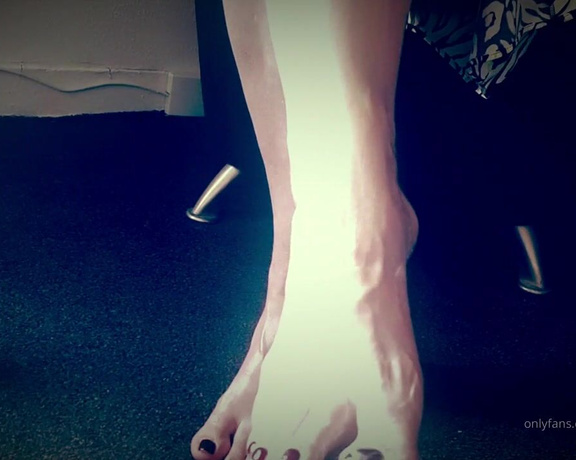 Miss B aka missb52s OnlyFans - 04-19-2019 - Creaming my feet for sandles