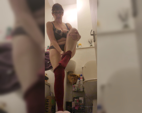 Miss B aka missb52s OnlyFans - 01-10-2023 - You will worship my feet,arse and pussy with my Nylons on your head