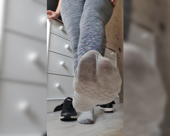 Miss B aka missb52s OnlyFans - 03-11-2020 - Your morning veiw of my sweaty feet