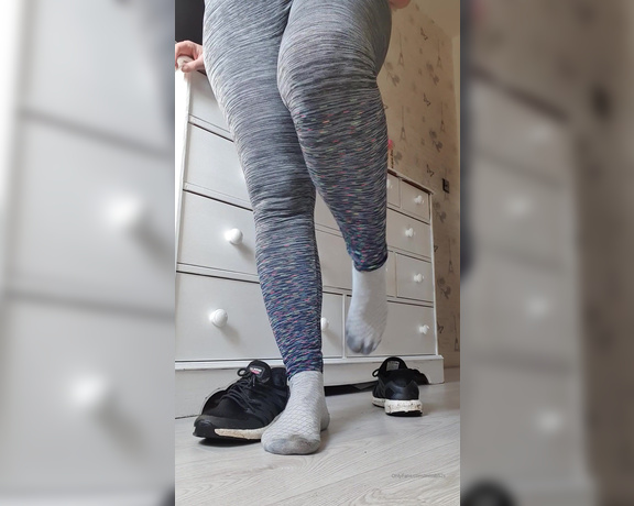 Miss B aka missb52s OnlyFans - 03-11-2020 - Your morning veiw of my sweaty feet