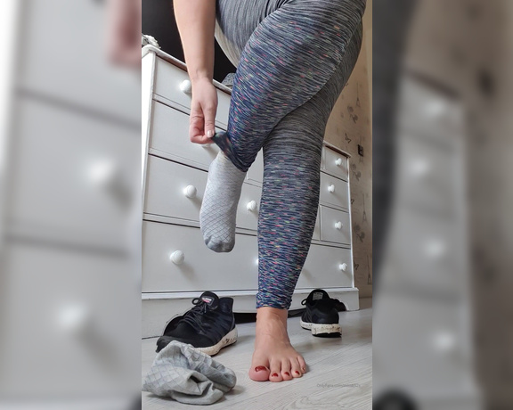 Miss B aka missb52s OnlyFans - 03-11-2020 - Your morning veiw of my sweaty feet