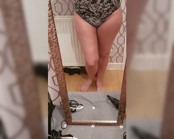 Miss B aka missb52s OnlyFans - 01-14-2020 - New swimming suit to hug my perfect body Good boys, spoil there mistress with the things