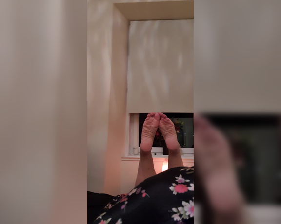 Miss B aka missb52s OnlyFans - 12-14-2020 - Perving over my feet