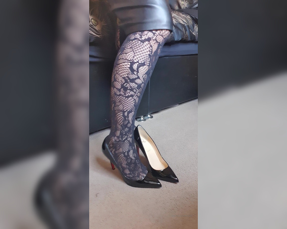 Miss B aka missb52s OnlyFans - 03-24-2022 - Watch me slip them on