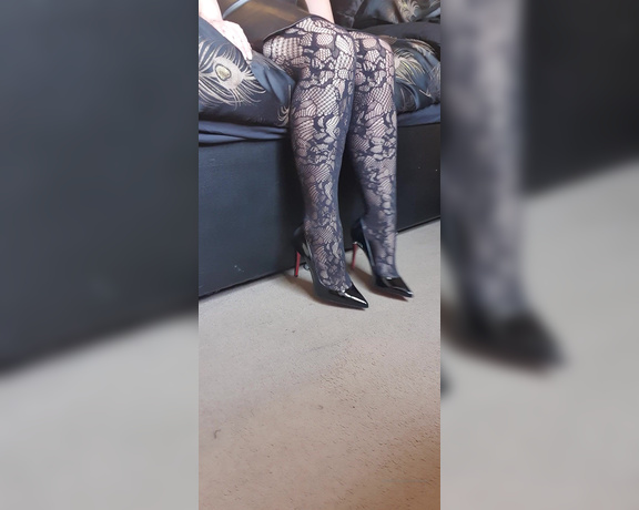 Miss B aka missb52s OnlyFans - 03-24-2022 - Watch me slip them on