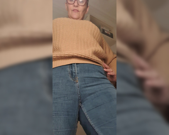 Miss B aka missb52s OnlyFans - 02-11-2021 - Good morning cunts My big denim coverd arse in your face