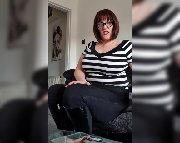 Miss B aka missb52s OnlyFans - 04-14-2021 - A good over the knee spanking with my slipper