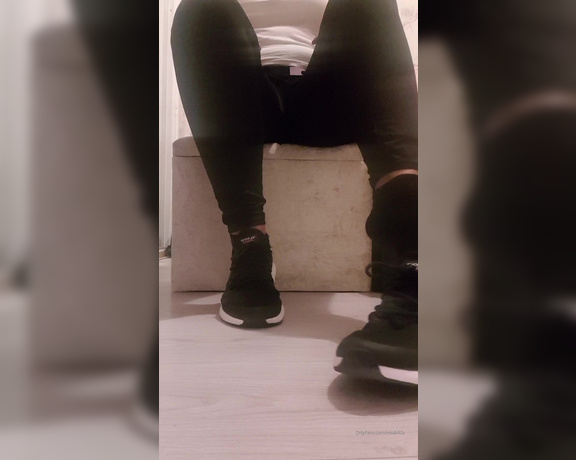 Miss B aka missb52s OnlyFans - 10-03-2019 - After a hard run you worship my sweaty feet