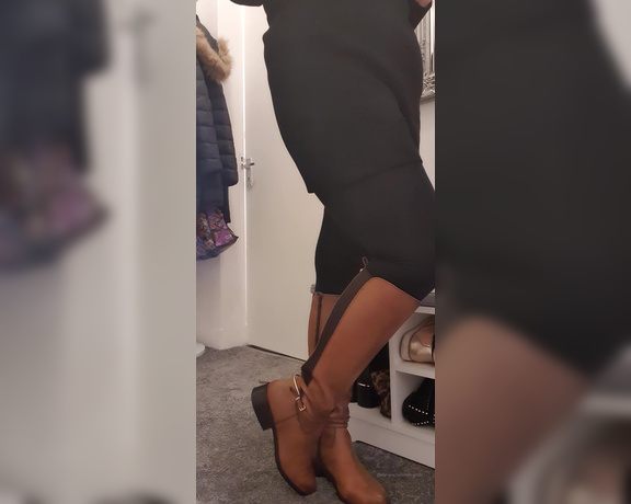 Miss B aka missb52s OnlyFans - 12-04-2020 - Perfect choice of boots