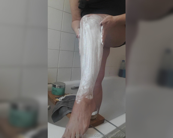 Miss B aka missb52s OnlyFans - 04-10-2019 - You can watch me shave my legs