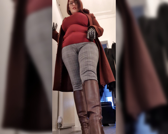 Miss B aka missb52s OnlyFans - 02-02-2021 - Boots and gloves