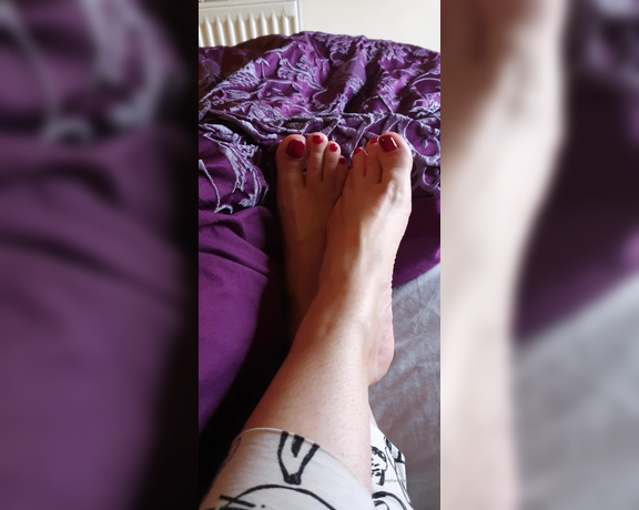 Miss B aka missb52s OnlyFans - 03-23-2021 - My morning very sweaty smelly feet