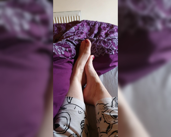 Miss B aka missb52s OnlyFans - 03-23-2021 - My morning very sweaty smelly feet