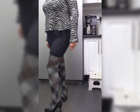 Mrs Sandie aka mrssandie OnlyFans - 03-24-2020 - What do you think of these tights