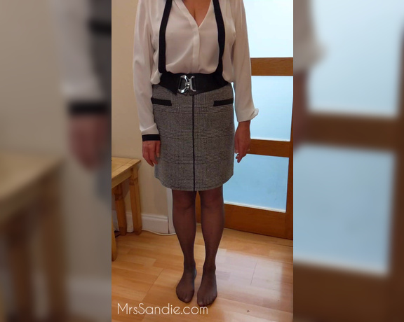 Mrs Sandie aka mrssandie OnlyFans - 10-29-2021 - Up my skirt this morning Do you like these quick unedited vids I can do a