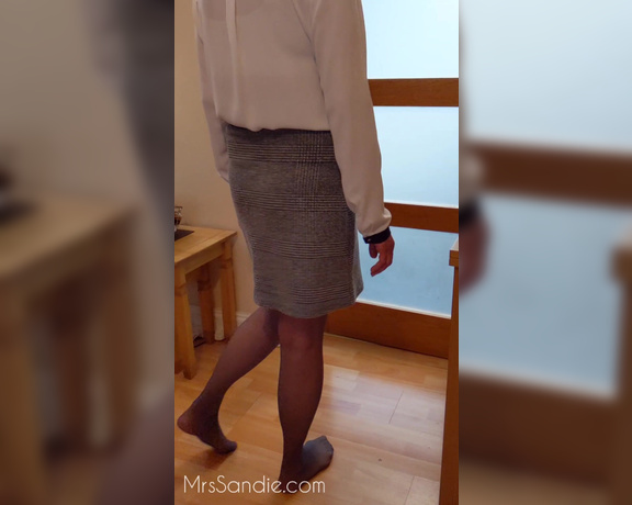 Mrs Sandie aka mrssandie OnlyFans - 10-29-2021 - Up my skirt this morning Do you like these quick unedited vids I can do a