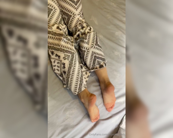 Mes Petits Pieds aka mpetitspieds OnlyFans - 06-02-2024 - Video 443831