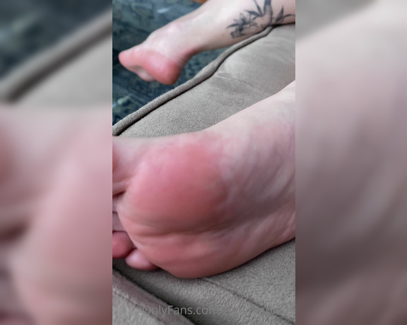 Mes Petits Pieds aka mpetitspieds OnlyFans - 06-22-2023 - Video 185994