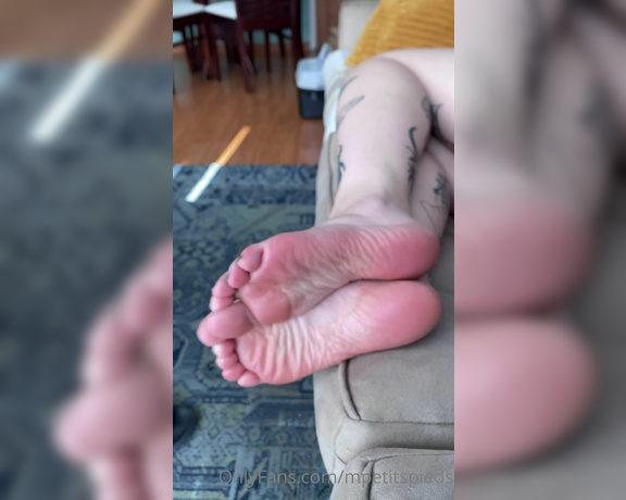 Mes Petits Pieds aka mpetitspieds OnlyFans - 06-22-2023 - Video 185994