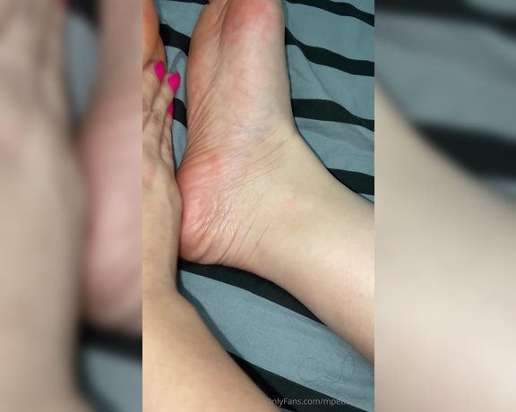 Mes Petits Pieds aka mpetitspieds OnlyFans - 10-03-2023 - Video 351429