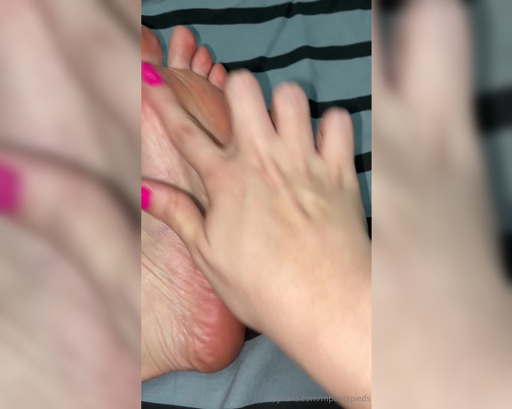 Mes Petits Pieds aka mpetitspieds OnlyFans - 10-03-2023 - Video 351429