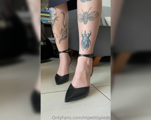 Mes Petits Pieds aka mpetitspieds OnlyFans - 03-19-2023 - Video 799771