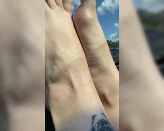 Mes Petits Pieds aka mpetitspieds OnlyFans - 05-07-2022 - Vamos dar uma volta   Lets take a ride