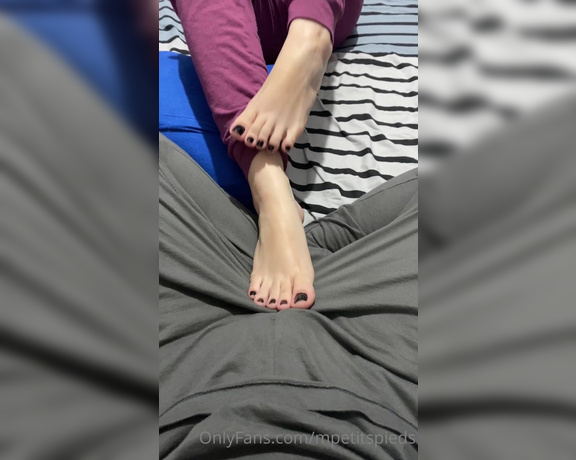 Mes Petits Pieds aka mpetitspieds OnlyFans - 05-20-2022 - Pronta pra dormir  Ready to sleep