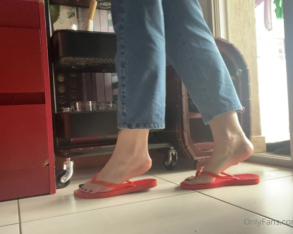 Mes Petits Pieds aka mpetitspieds OnlyFans - 12-09-2022 - Video 503968