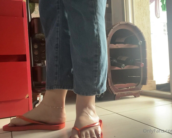 Mes Petits Pieds aka mpetitspieds OnlyFans - 12-09-2022 - Video 503968