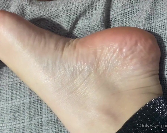 Mes Petits Pieds aka mpetitspieds OnlyFans - 04-29-2022 - Cumprindo seu papel cuidando da sua Rainha O que voc faria se estivesse nessa posio