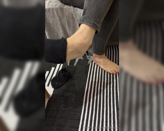 Mes Petits Pieds aka mpetitspieds OnlyFans - 06-28-2024 - Video 880534