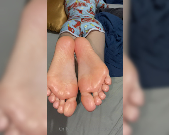 Mes Petits Pieds aka mpetitspieds OnlyFans - 09-15-2022 - Video 533255